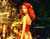 נערה עם השיער האדום ביער