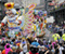 Nové Orleanians Vydajte sa na uliciach Mardi Gras